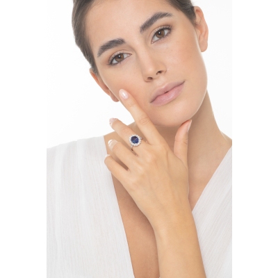 Bague or blanc avec saphir bleu et diamants