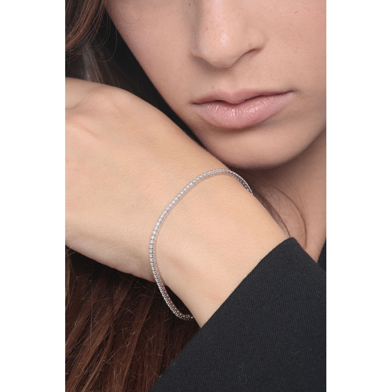 Bracelet tennis à griffes en or blanc 18k et diamants 