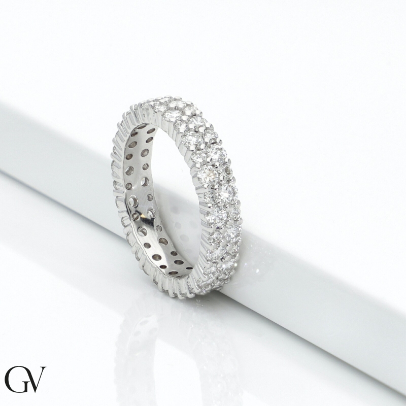 Bague eternity en or blanc 18k avec deux rangées de diamants 