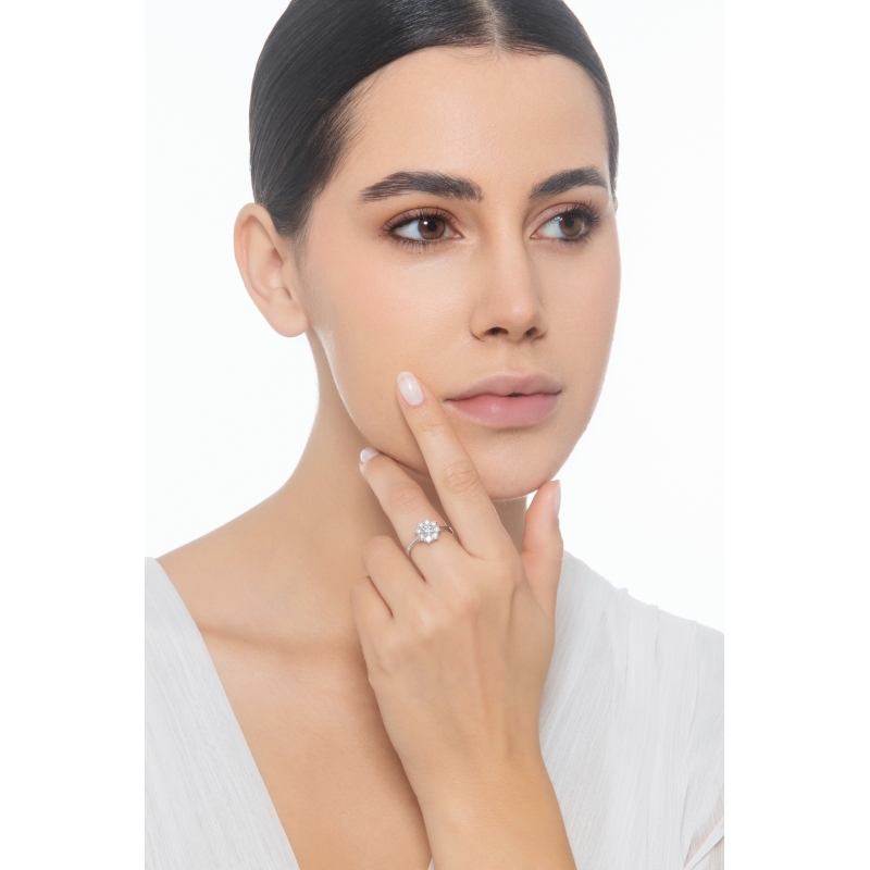 Bague halo en forme de fleur avec diamant central 0,25