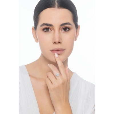 Bague fleur halo en forme avec diamant central de CT0.30