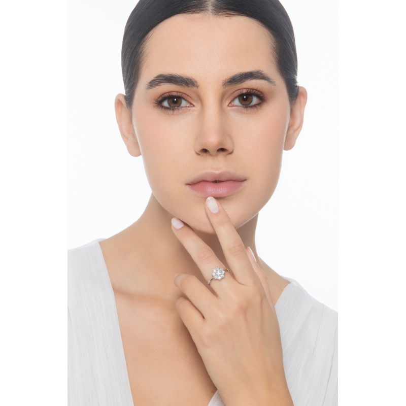 Bague halo en forme de fleur avec diamant centra CT0.40