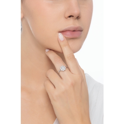 Bague halo en forme de fleur avec diamant centra CT0.40