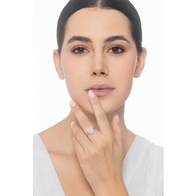 Bague halo en forme de fleur avec diamant central 0.50 ct or blanc 18k