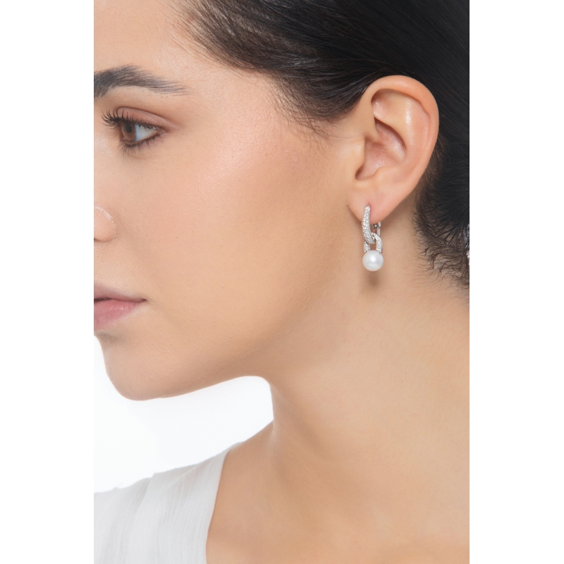 Boucles d'oreilles en or blanc avec perles et diamants 