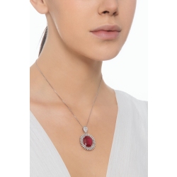 Collier halo en or blanc 18k avec un rubis ovale  2