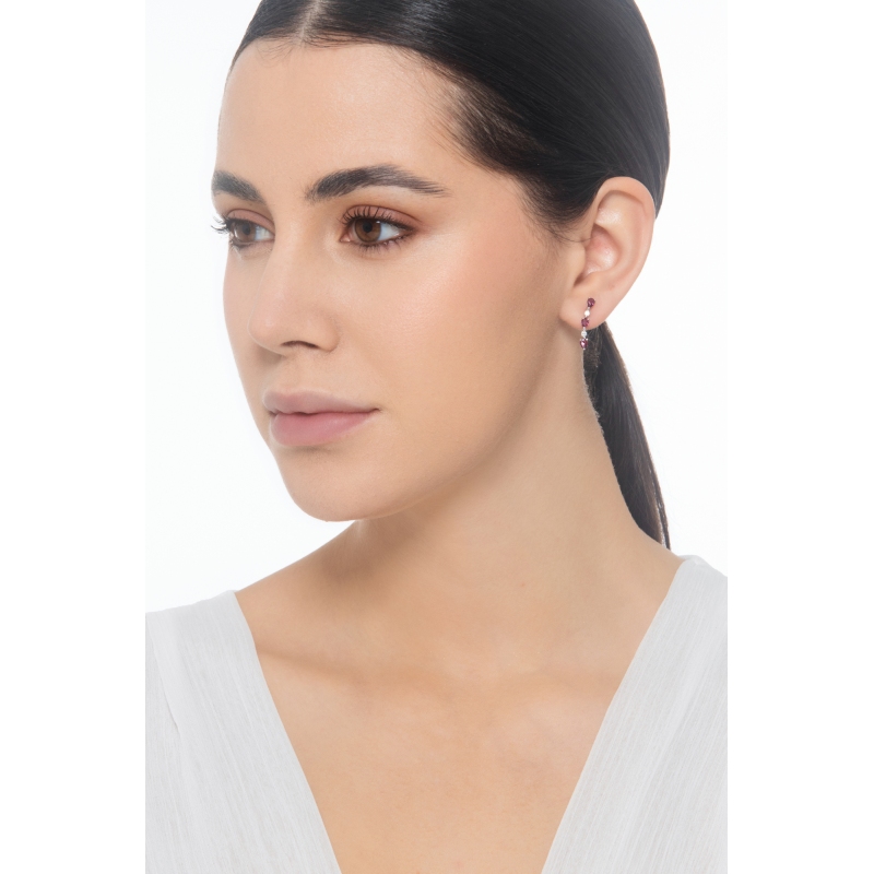 Boucles d’oreilles or blanc 18k avec rubis poire et diamants