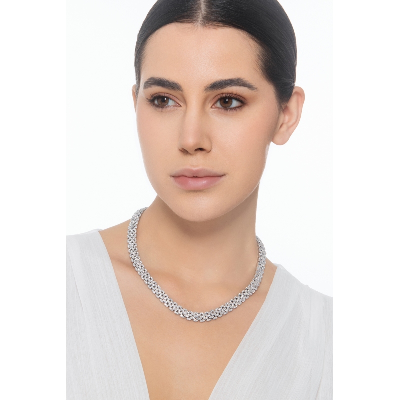 Collier élégant en or blanc 750 avec des diamants