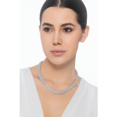 Collier élégant en or blanc 750 avec des diamants