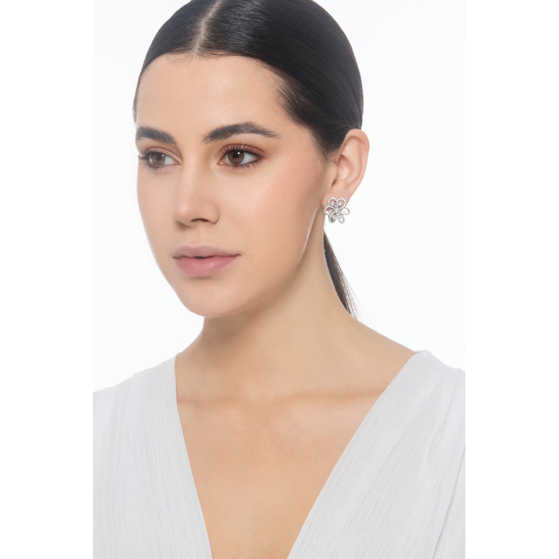 Boucles d’oreilles en forme de fleur en or blanc 18k