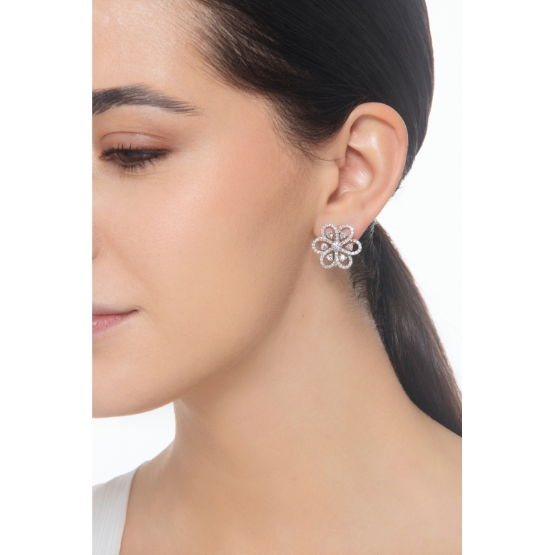 Boucles d’oreilles en forme de fleur en or blanc 18k