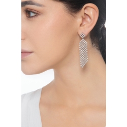 Boucles d’oreilles pendantes en or blanc 18k serties de diamants 2