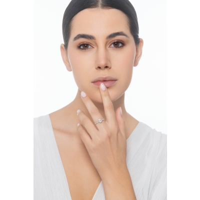 Bague avec diamant taille cœur 0,50 ct GIA en or blanc 18k