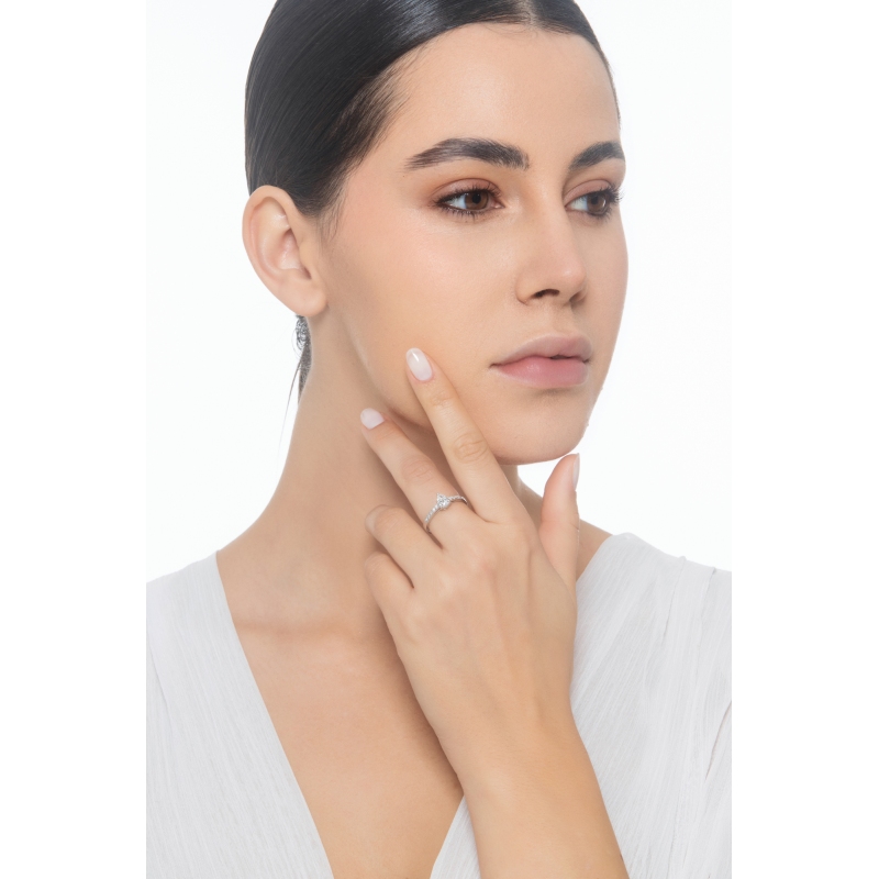 Bague solitaire taille goutte 0.70ct  GIA en or blanc 18k 