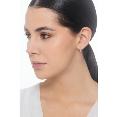 Mono boucle d'oreille ovale en or blanc 18 carats et diamants