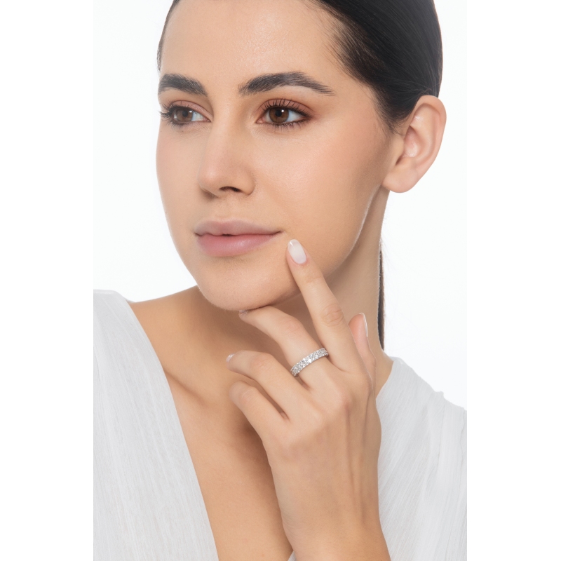 Bague eternity en or blanc 18k avec deux rangées de diamants 