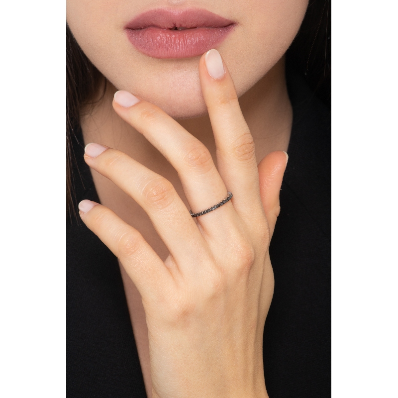 Bague eternity en or blanc 18 carats avec diamants noirs