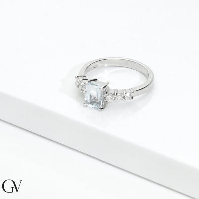 Bague avec brillants et aquamarine rectangulaire