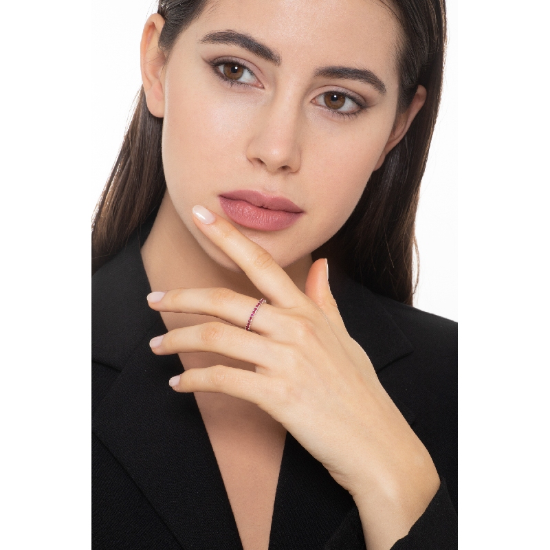 Bague Eternity à griffes en or blanc 18 ct sertie de rubis