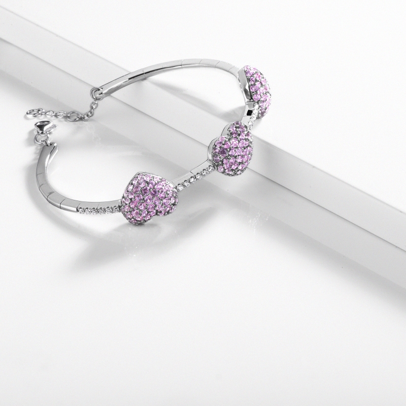 Bracelet en or blanc et diamants avec saphirs roses