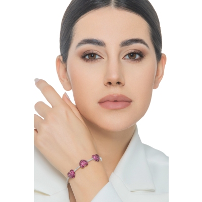 Bracelet en or blanc et diamants avec trois cœurs en rubis