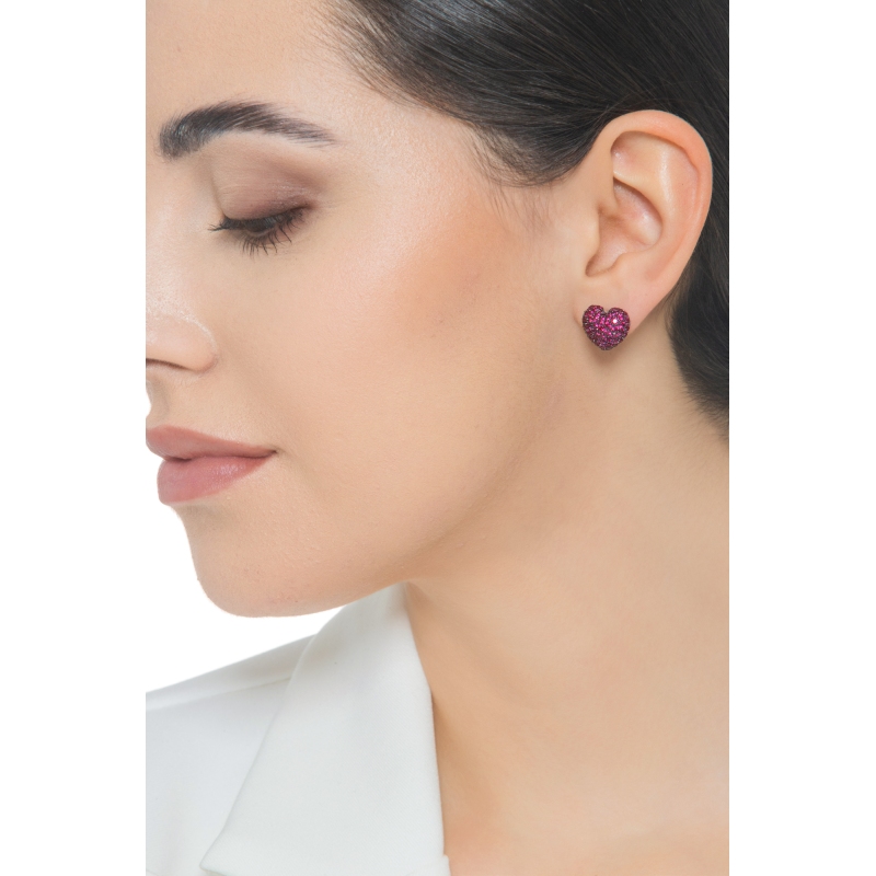 Boucles d'oreilles or blanc 18 carats avec cœur de rubis.