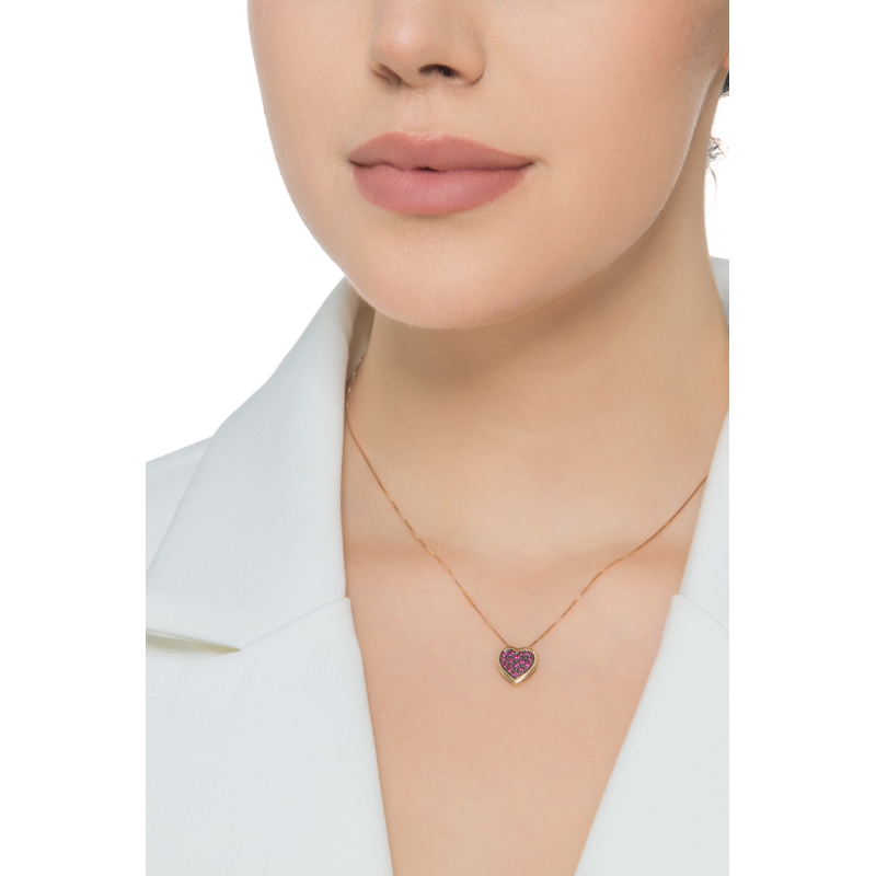 Collier en or jaune 18k avec cœur rubis