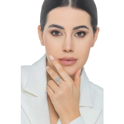 Anneau cœur en or blanc 18k avec diamants