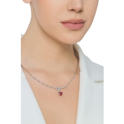 Collier en or blanc 18 carats avec un rubis à cœur  2