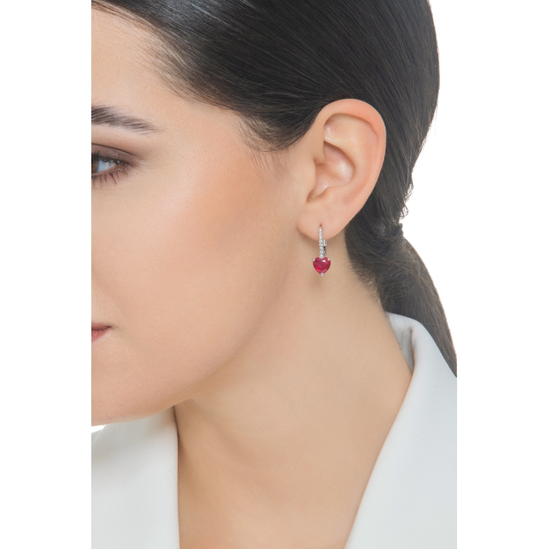 Pendantes en or blanc 18k avec rubis en forme de cœur