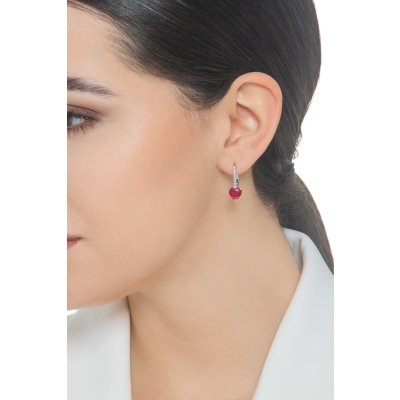 Pendantes en or blanc 18k avec rubis en forme de cœur