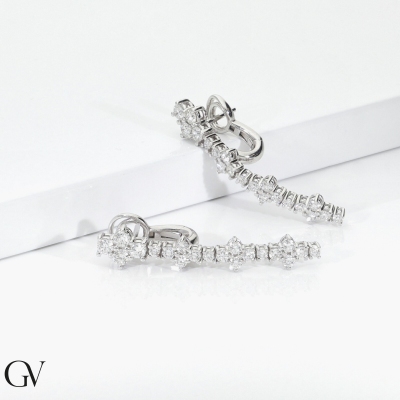 Boucles d'oreilles pendantes diamants en or blanc 18kt