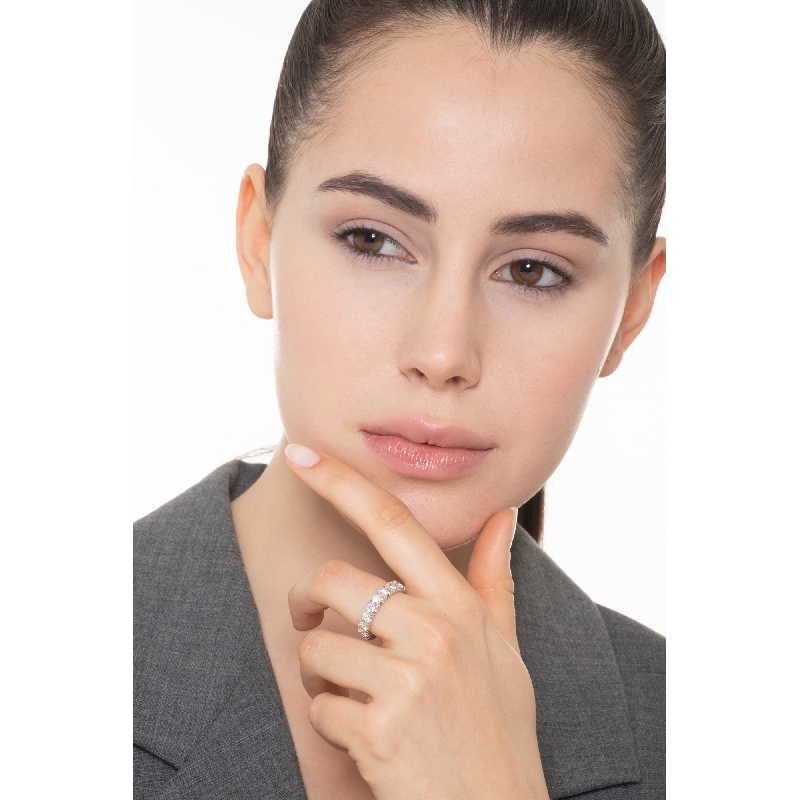 Bague éternité à griffes en or blanc 18 carats avec diamants de 0,15 ct