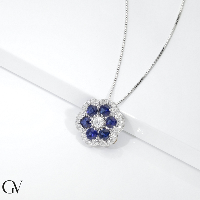 Collier or blanc 18k avec fleur saphirs bleus et diamants