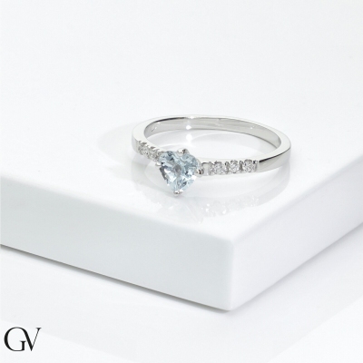 Bague avec aigue-marine en forme de cœur et diamants or 18k