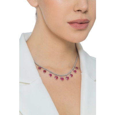 Collier tennis en or blanc 18k avec pendentifs en rubis