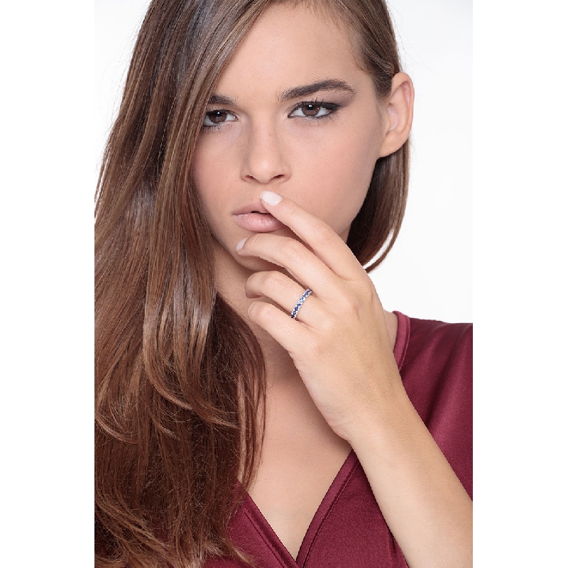 Bague d'éternité avec saphir bleu et or blanc 18k 