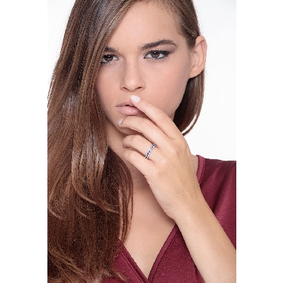 Bague d'éternité avec saphir bleu et or blanc 18k 