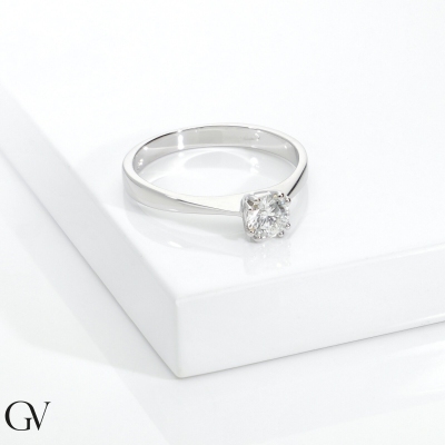 Bague femme en or blanc 18k avec 8 griffes et diamant CT 0,40 