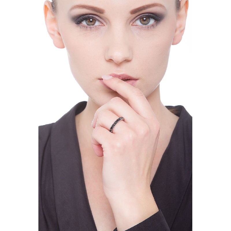 Bague Eternity en or blanc 18 carats sertie de diamants noirs 