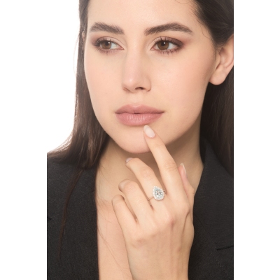 Bague en or blanc 18k avec une aquamarine goutte et 26 brillants 