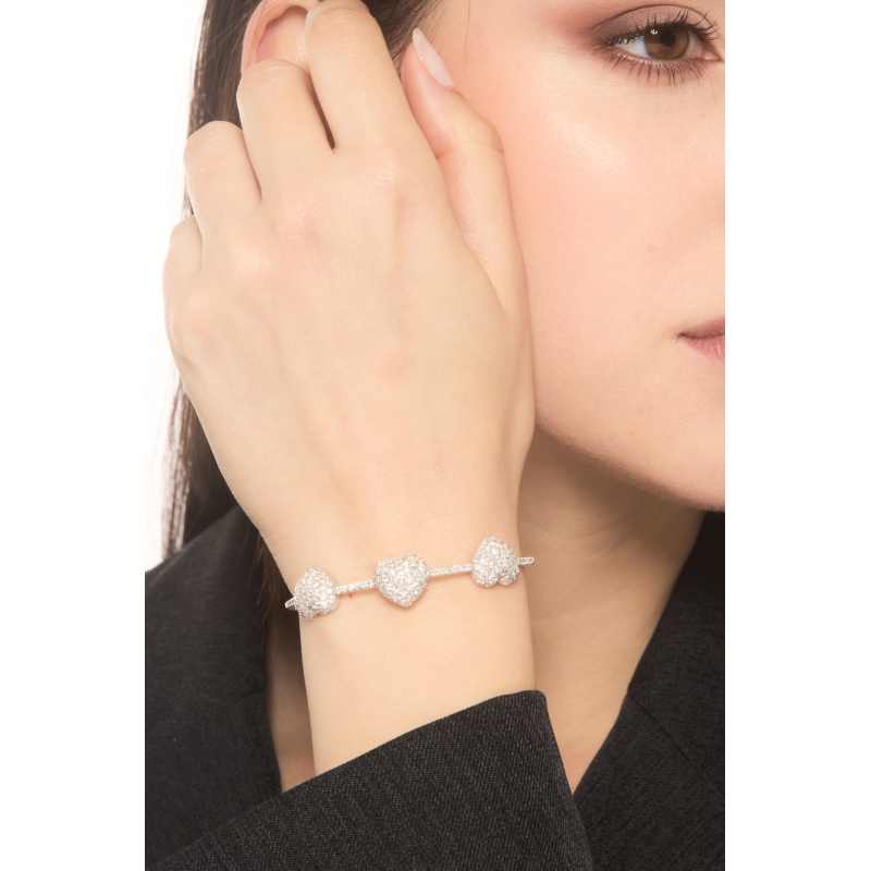 Bracelet en or blanc et diamants avec trois cœurs