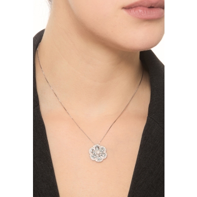 Collier or blanc 18k avec pendentif fleur aquamarines