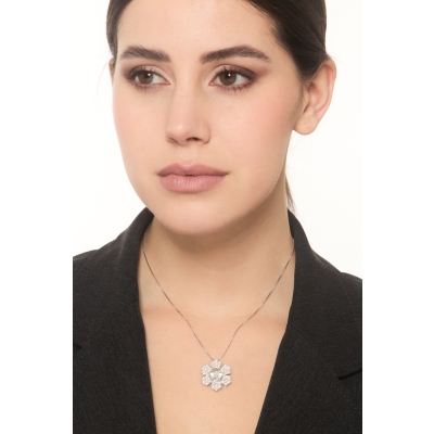Collier en or blanc 18k avec pendentif en forme de fleur MM11X9