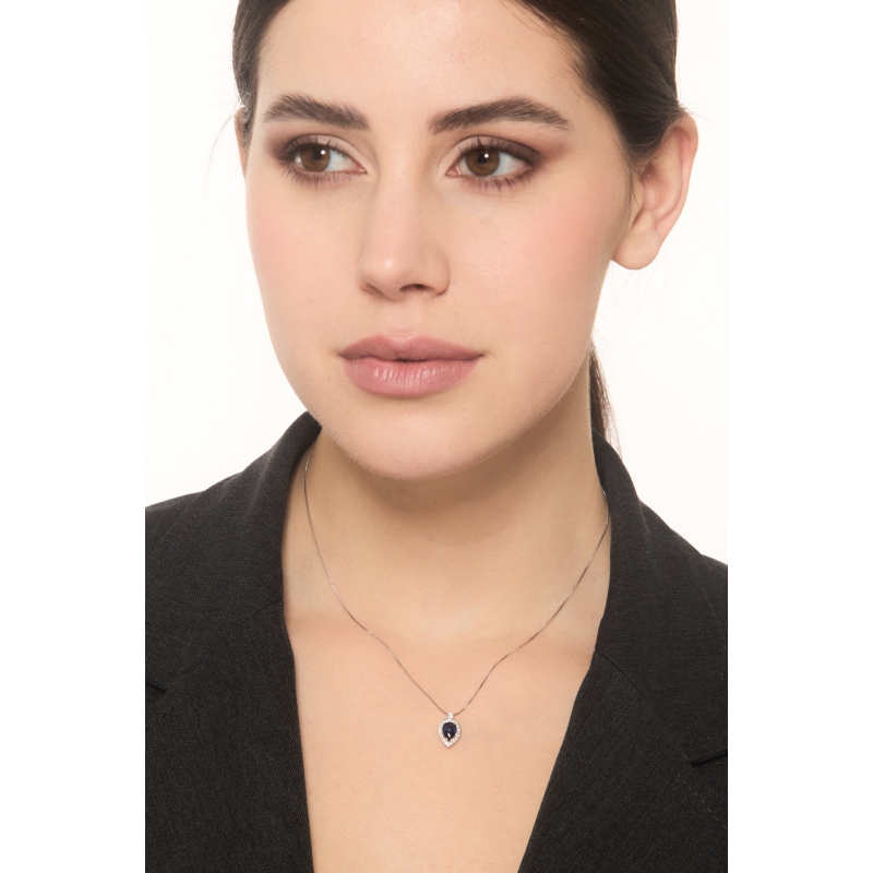 Collier en or blanc 18k goutte en saphir bleu et halo de diamants