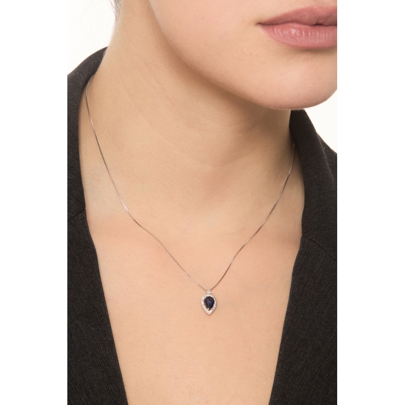 Collier en or blanc 18k goutte en saphir bleu et halo de diamants