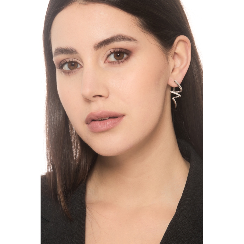 Boucles d'oreilles en spirale en or blanc 18k avec diamant