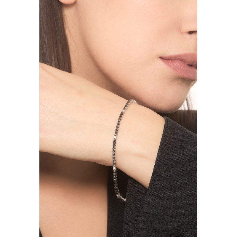 Bracelet tennis en or blanc 18 carats avec diamants noirs et blancs et griffes brunies