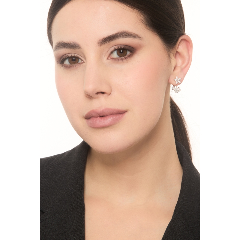 Boucles d'oreilles en or blanc 18 carats en forme de fleur