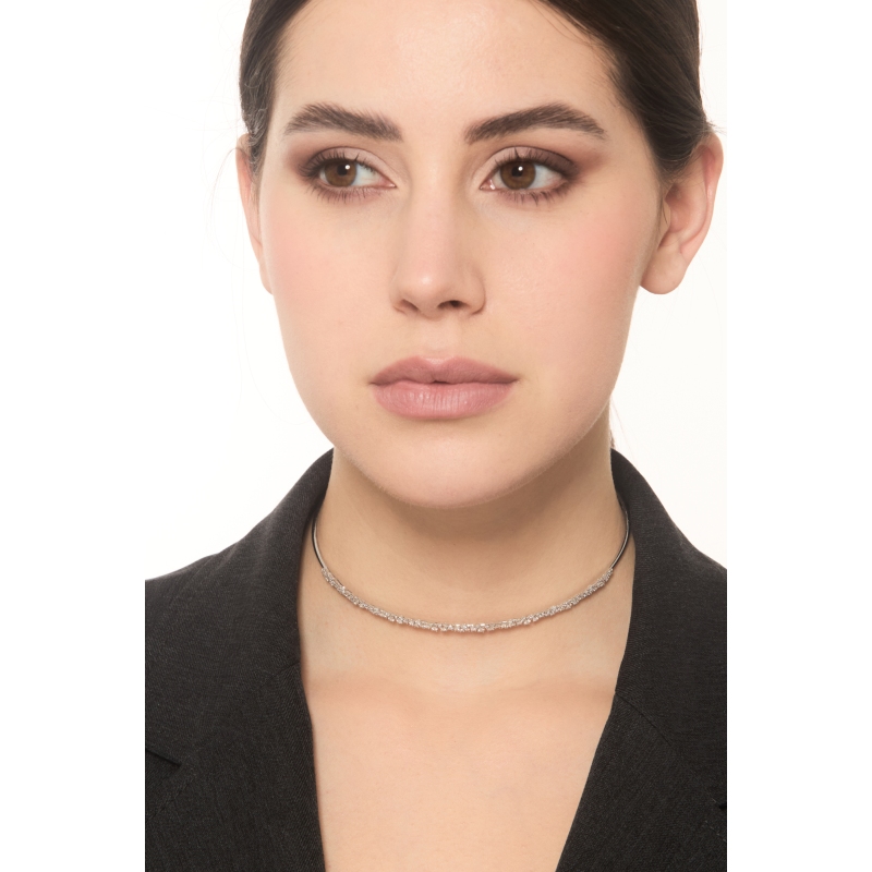 Choker design feuilles en or blanc 18 carats avec diamants 